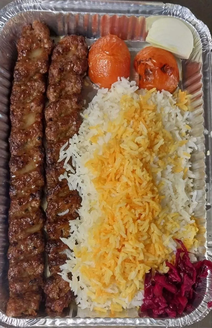 رستوران COCO FOOD با منوی غذاهای ایرانی، پیتزا و برگر