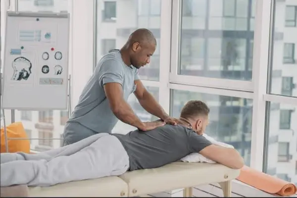 💆 ماساژ حرفه‌ای — Trigger Points، درد کمر، سیاتیک، اصلاح مفاصل — مسقط